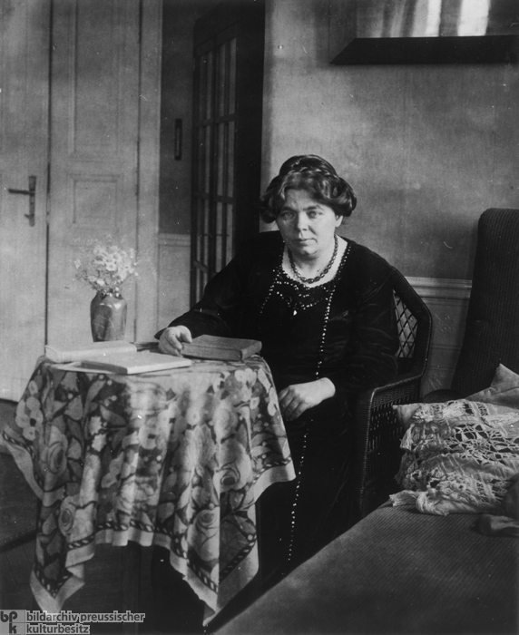 Helene Stöcker (c. 1915)